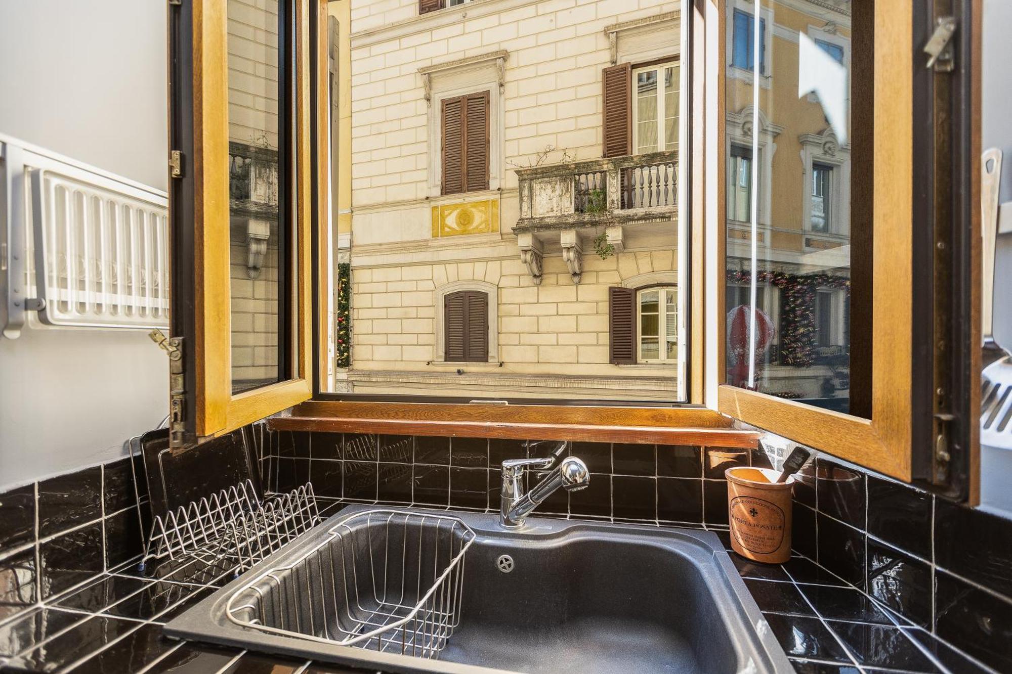 Pantheon By In Apartment Rom